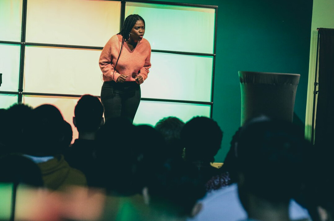 speaker on stage gesturing